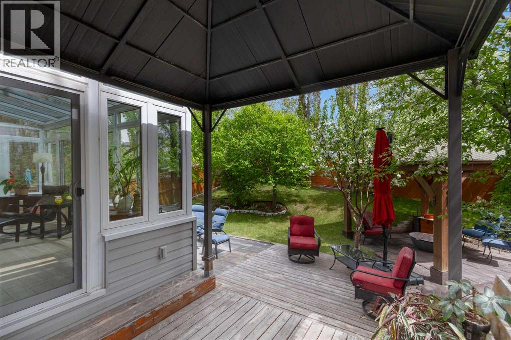 8 Elmont Court SW - 38