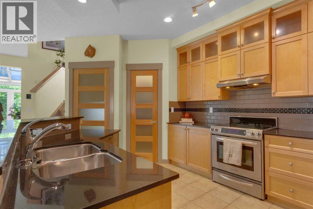 8 Elmont Court SW - 12
