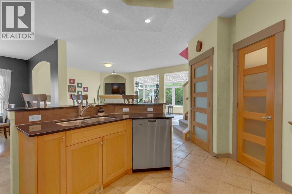 8 Elmont Court SW - 11