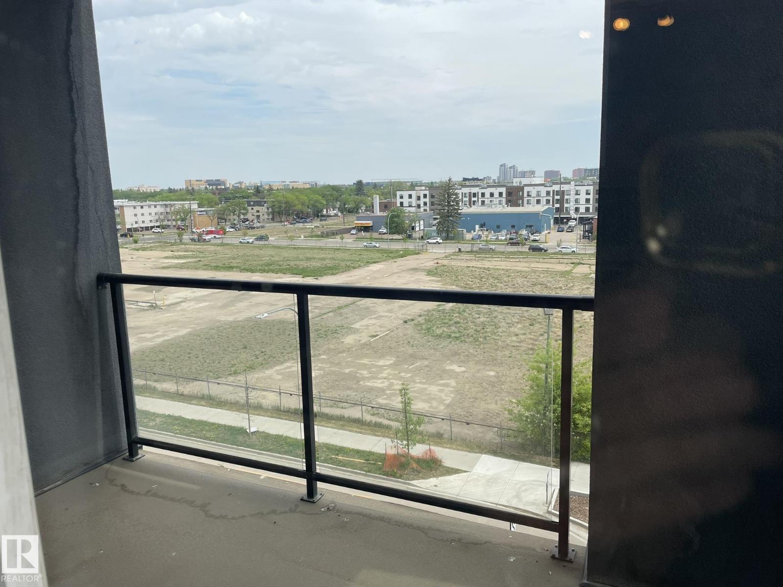 #504 10518 113 ST NW - 33