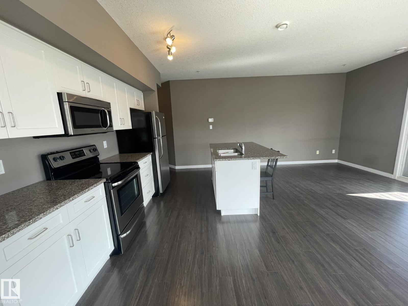 #504 10518 113 ST NW - 34