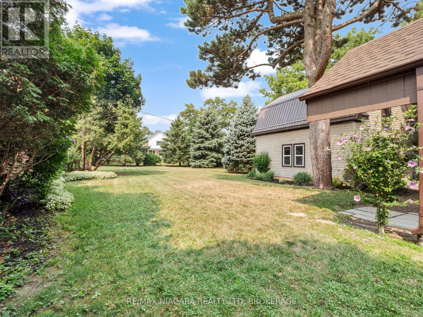 735 NIAGARA BOULEVARD - 38