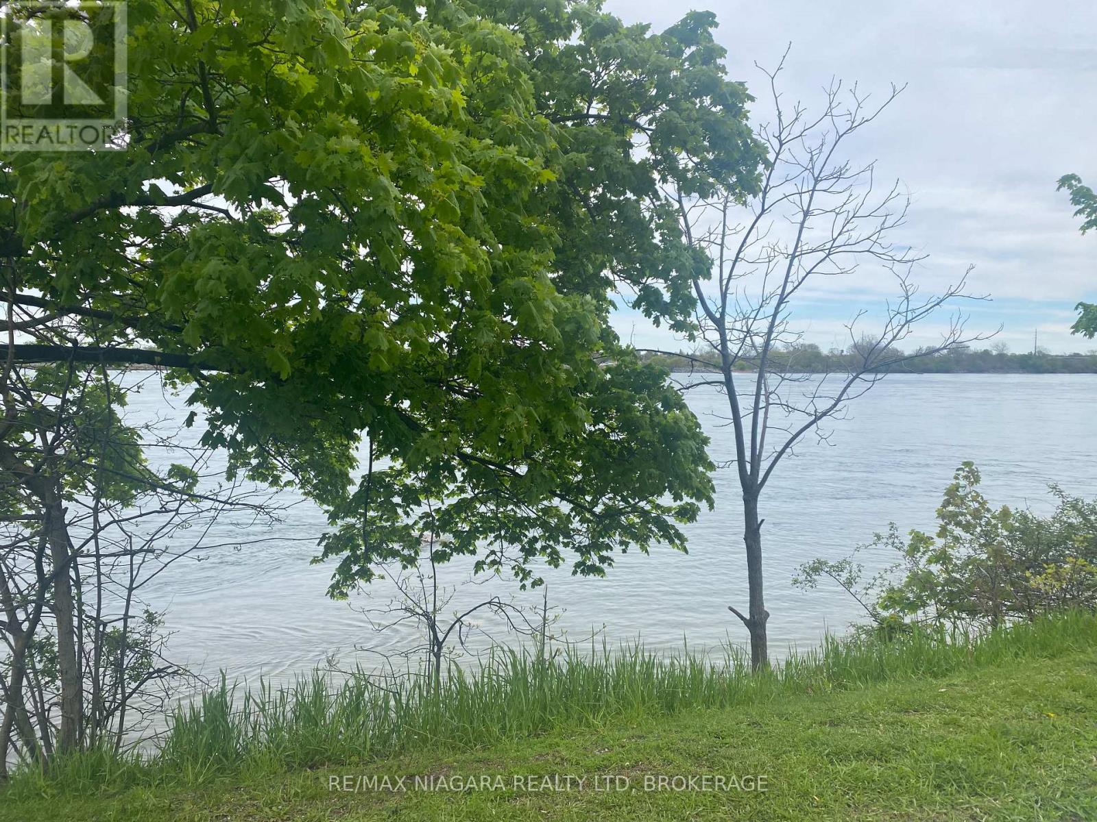 735 NIAGARA BOULEVARD - 4