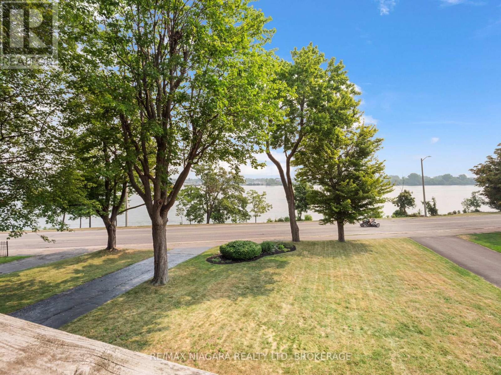 735 NIAGARA BOULEVARD - 40