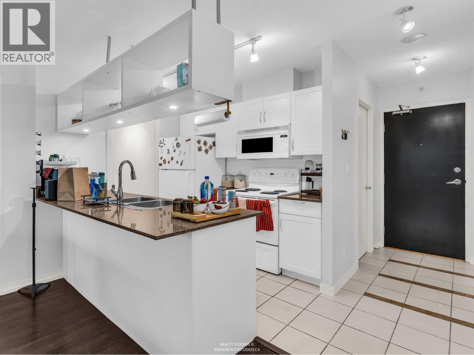 2 Bed, 2 Bath Apartment for Sale in Vancouver – 204 933 HORNBY STREET, Vancouver – MLS# R3128896 - Image 7