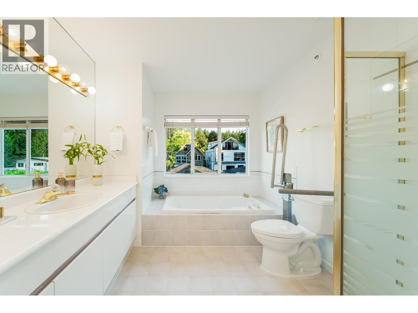 4 Bed, 4 Bath House for Sale in Vancouver – 4682 W 14TH AVENUE, Vancouver – MLS# R3128361 - Image 9