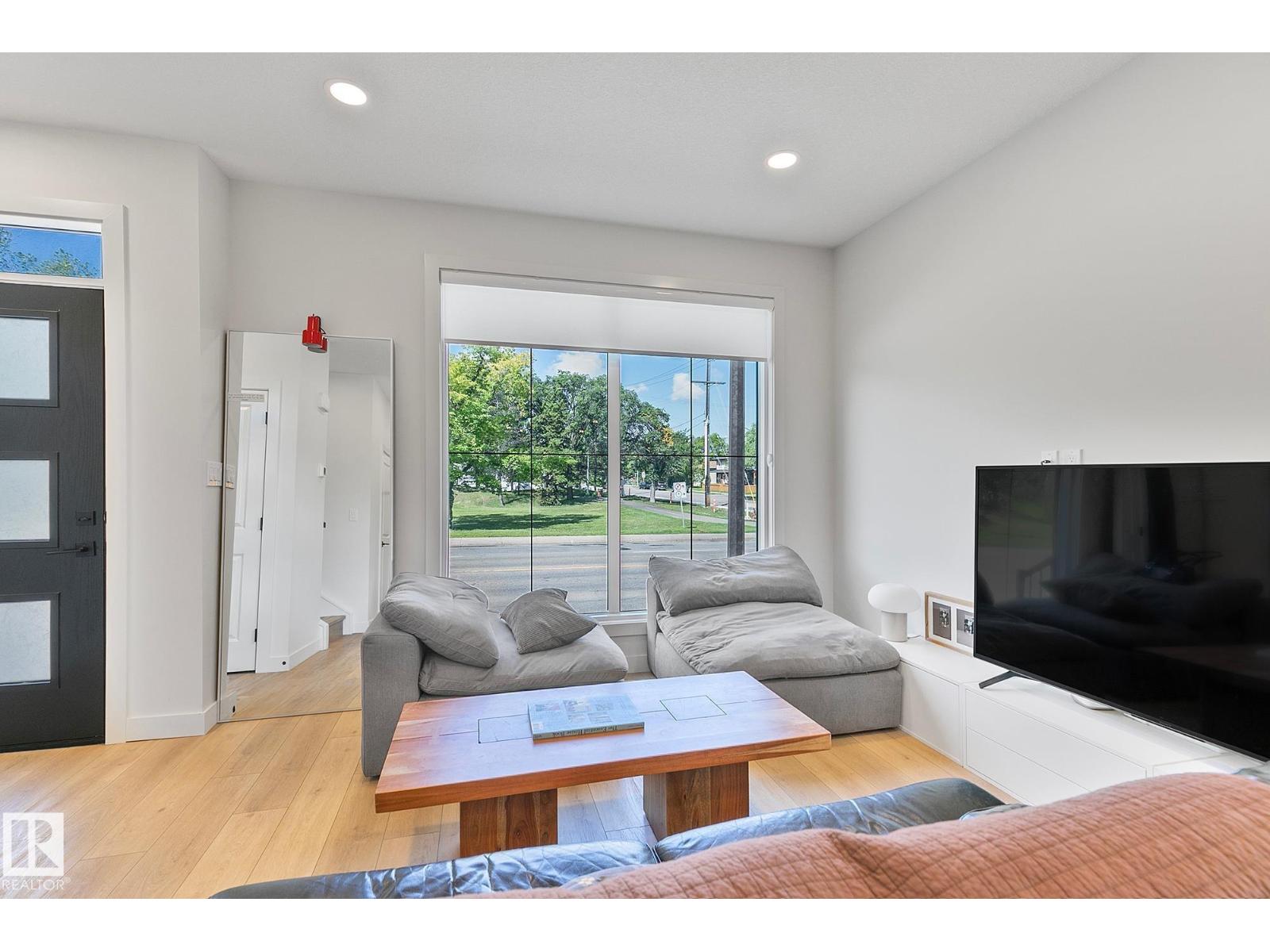 10363 149 ST NW — photo 10
