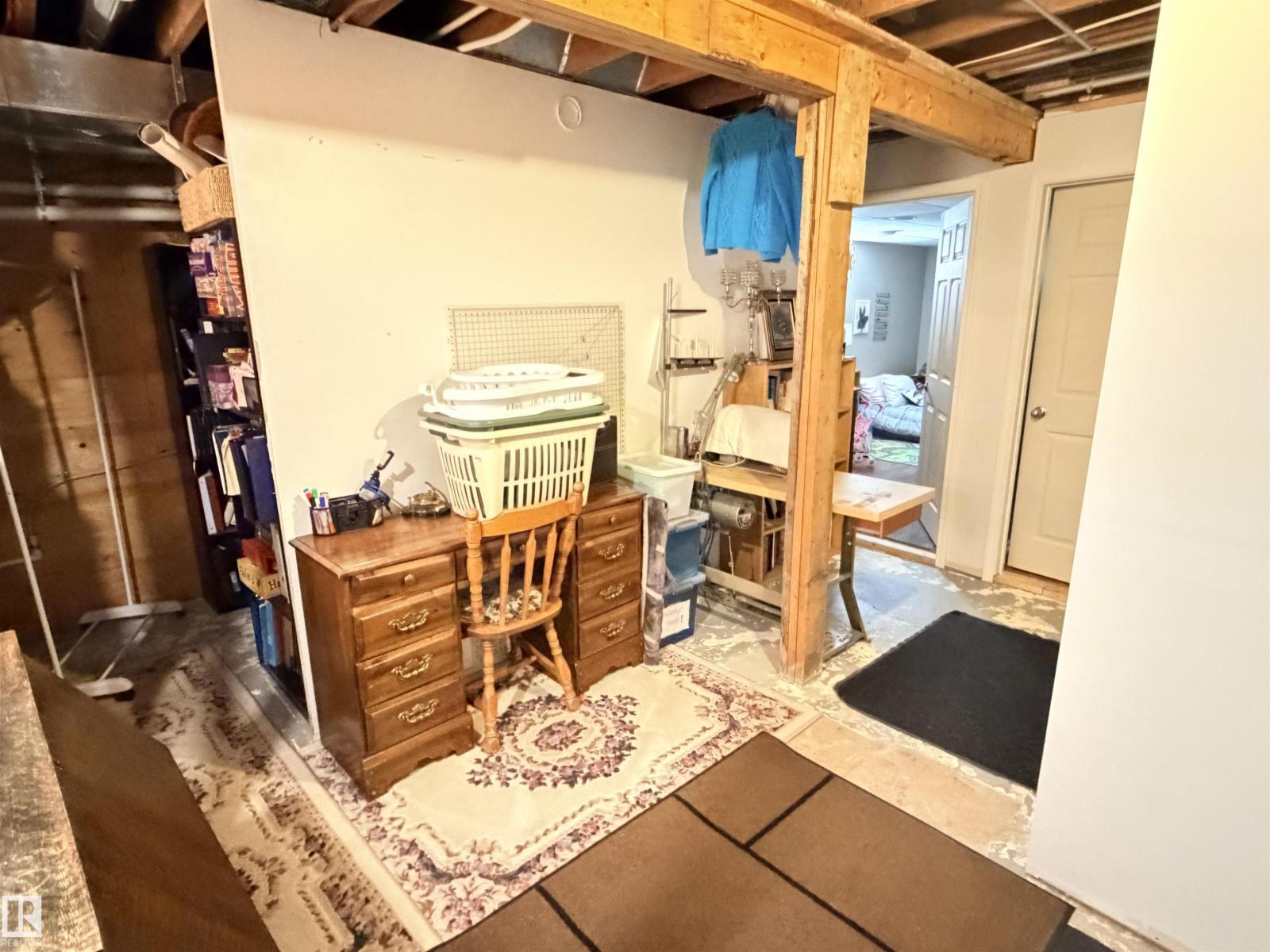 4823 49 ST - 28