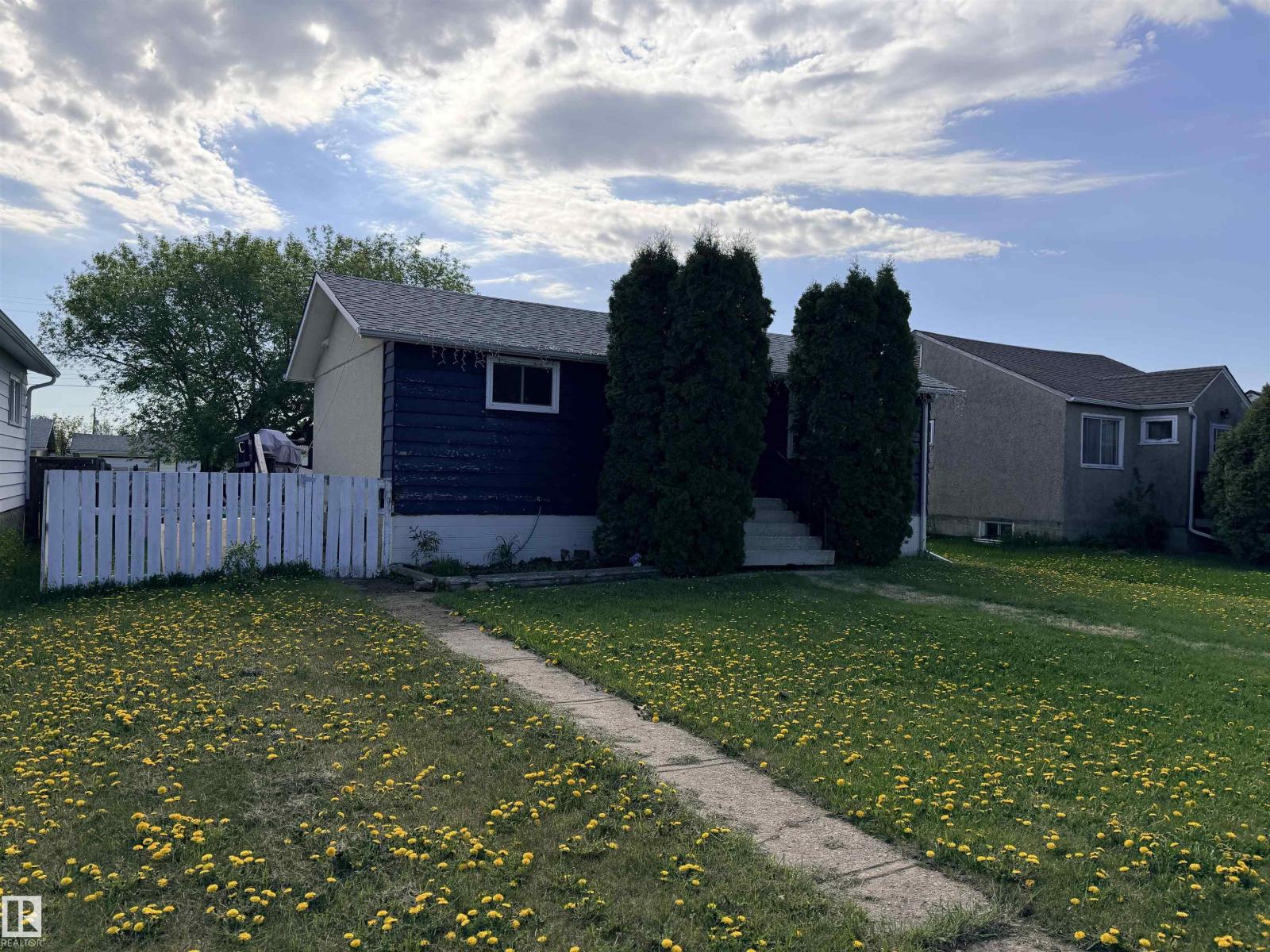 4823 49 ST - 2
