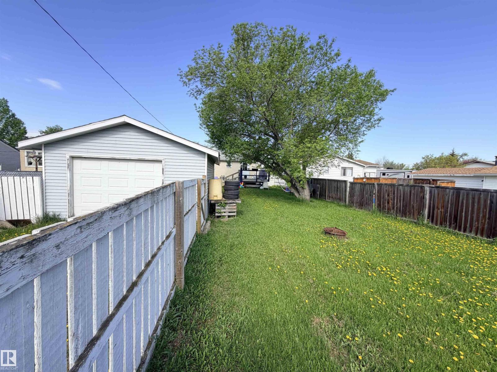 4823 49 ST - 14