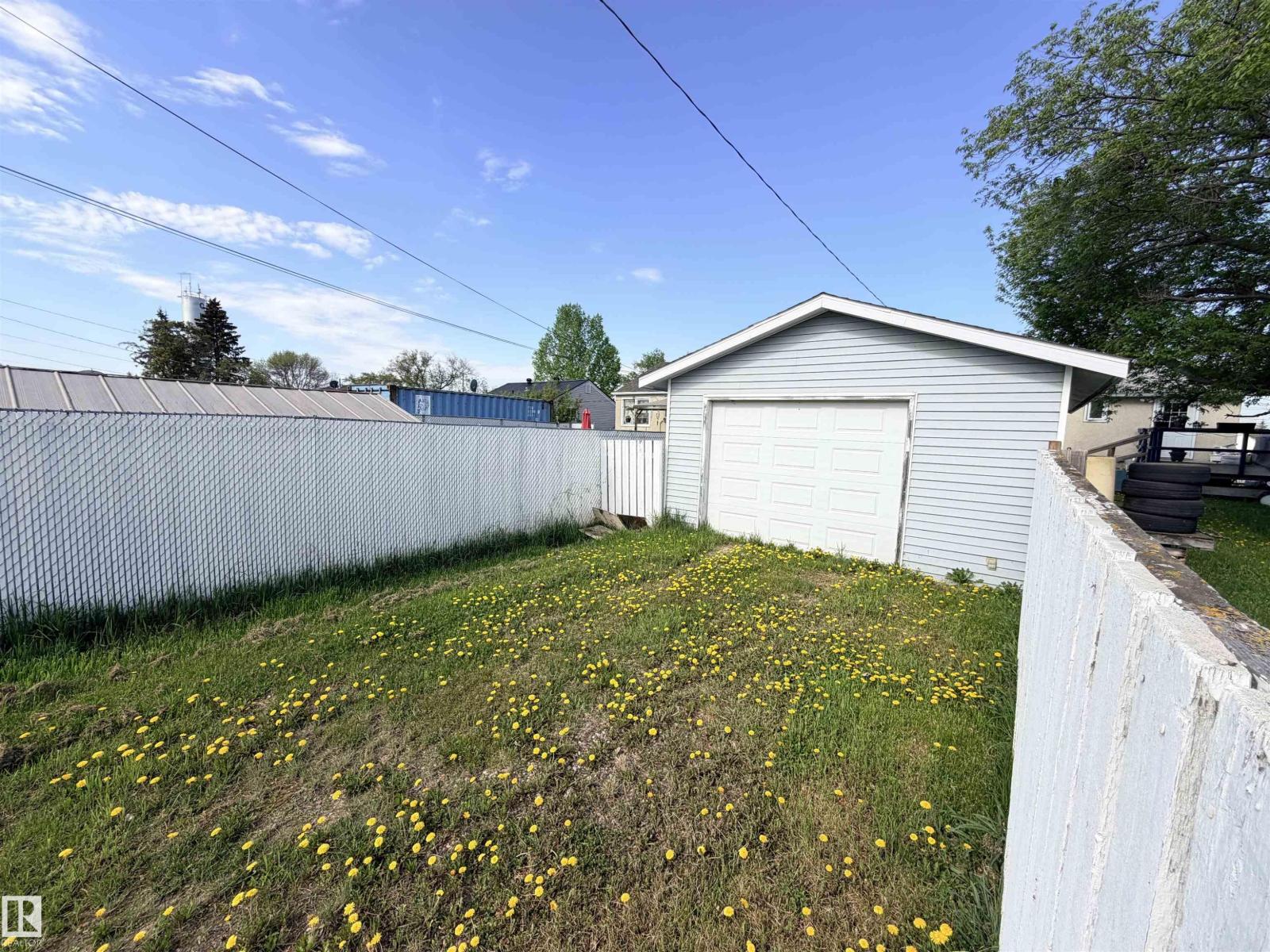 4823 49 ST - 13