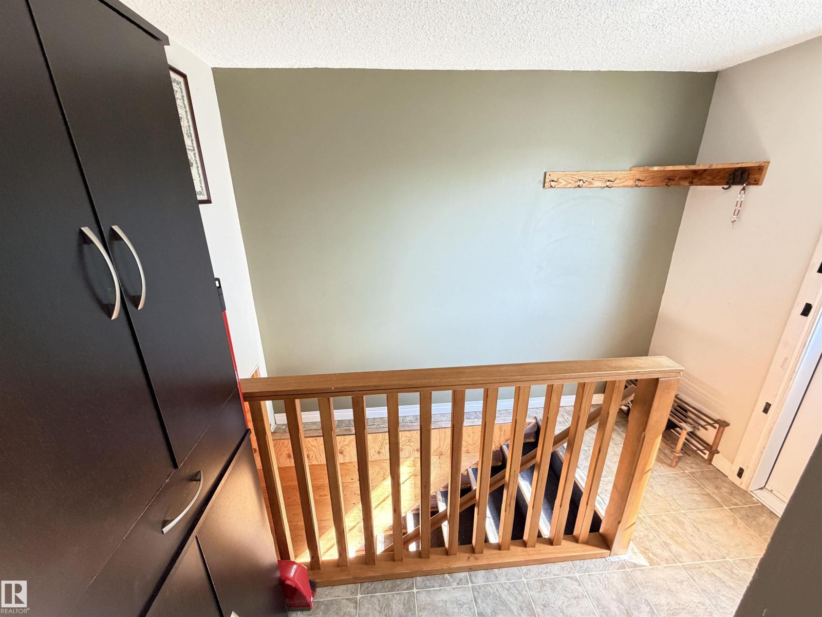 4823 49 ST - 44
