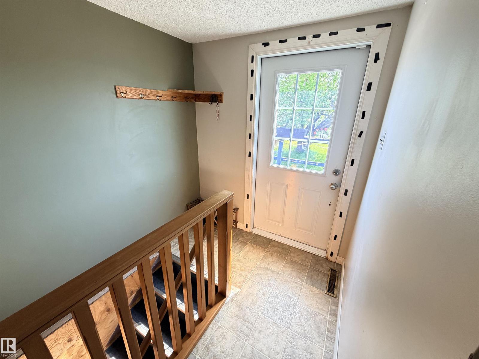 4823 49 ST - 43