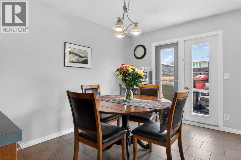 348 Midlake Boulevard SE — photo 9