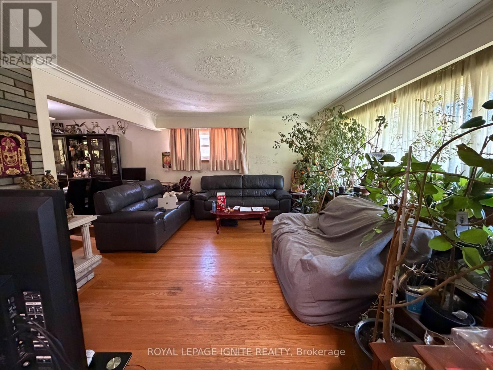 38 ROSSANDER COURT - 2