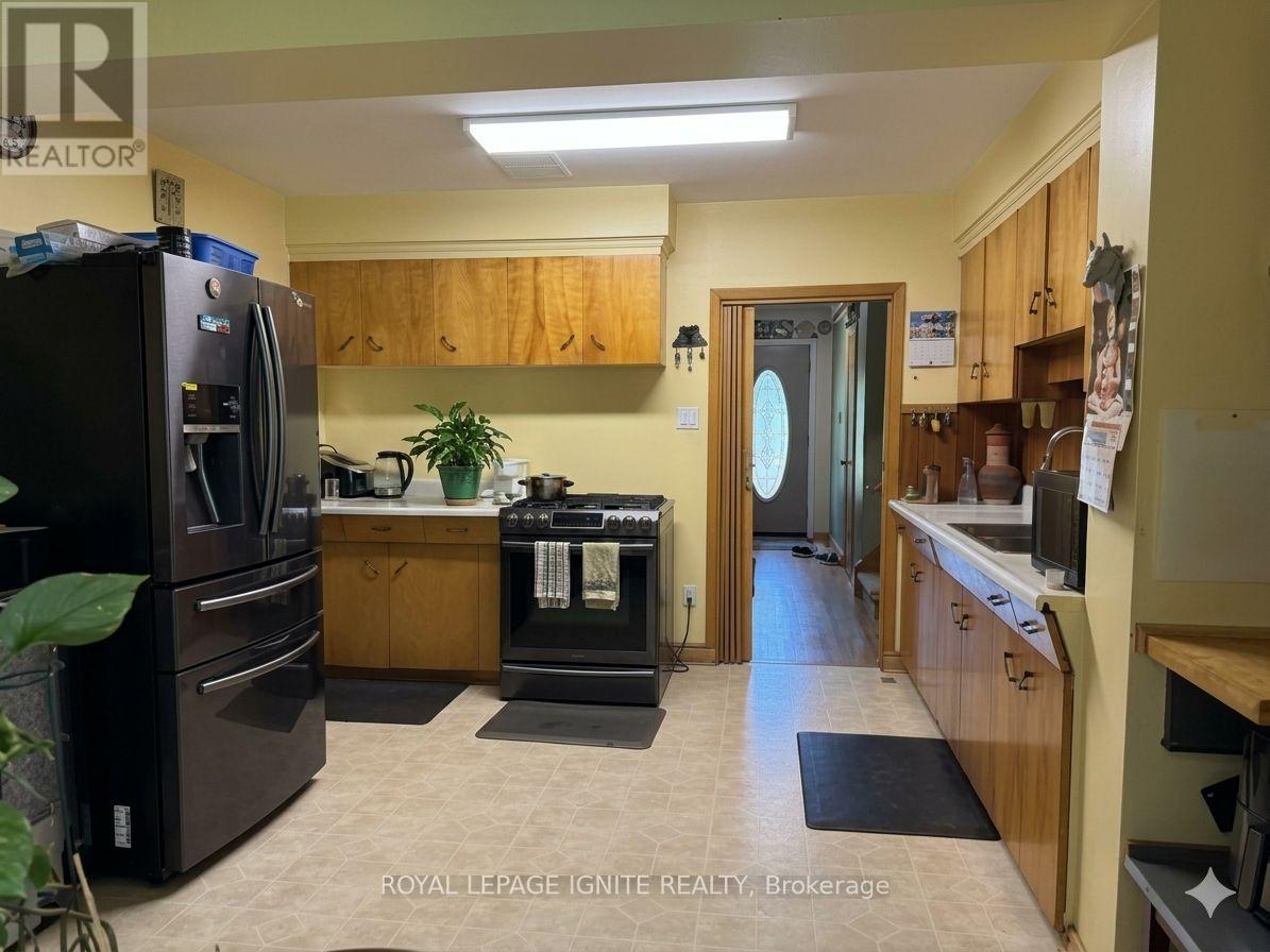38 ROSSANDER COURT - 7