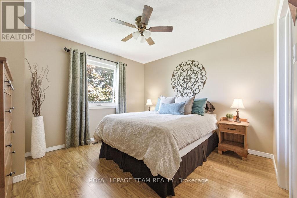63 ALVA DRIVE - 33