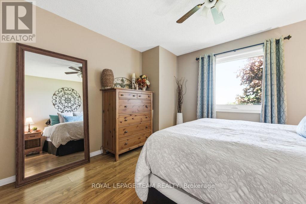 63 ALVA DRIVE - 35