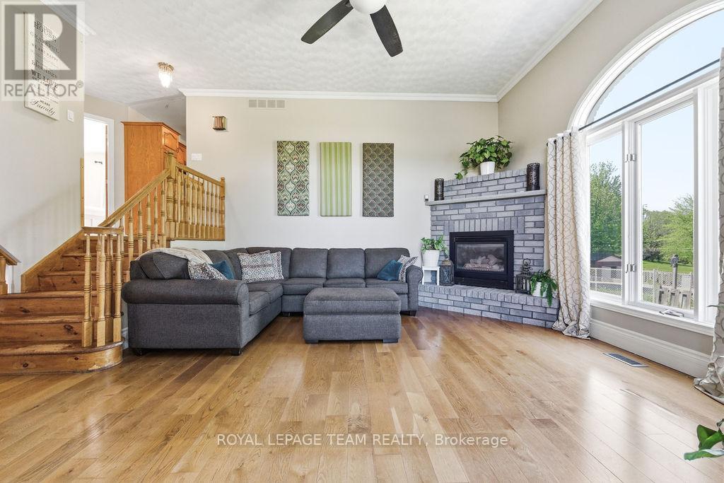 63 ALVA DRIVE - 9