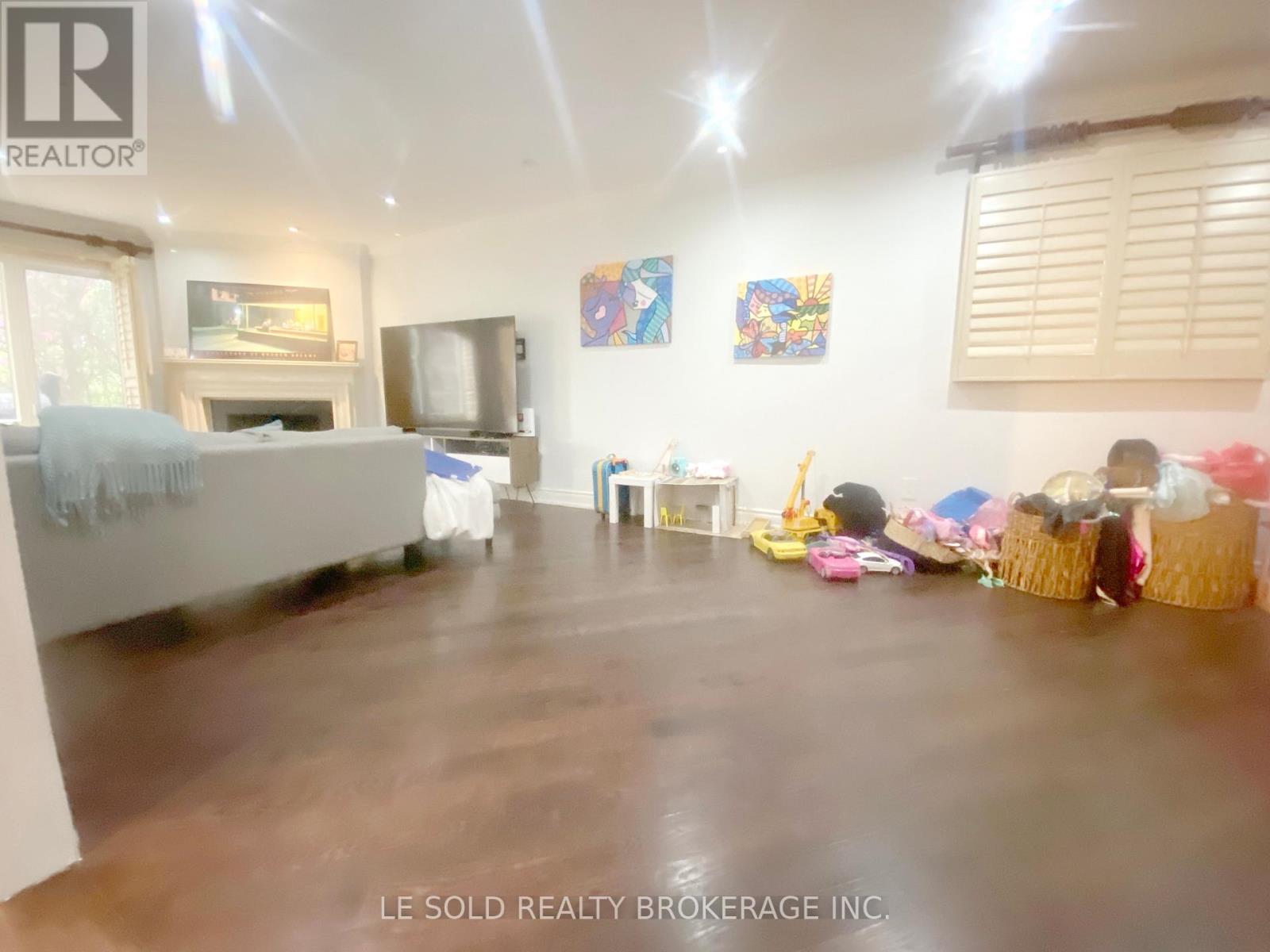 10 MCDOUGALL COURT