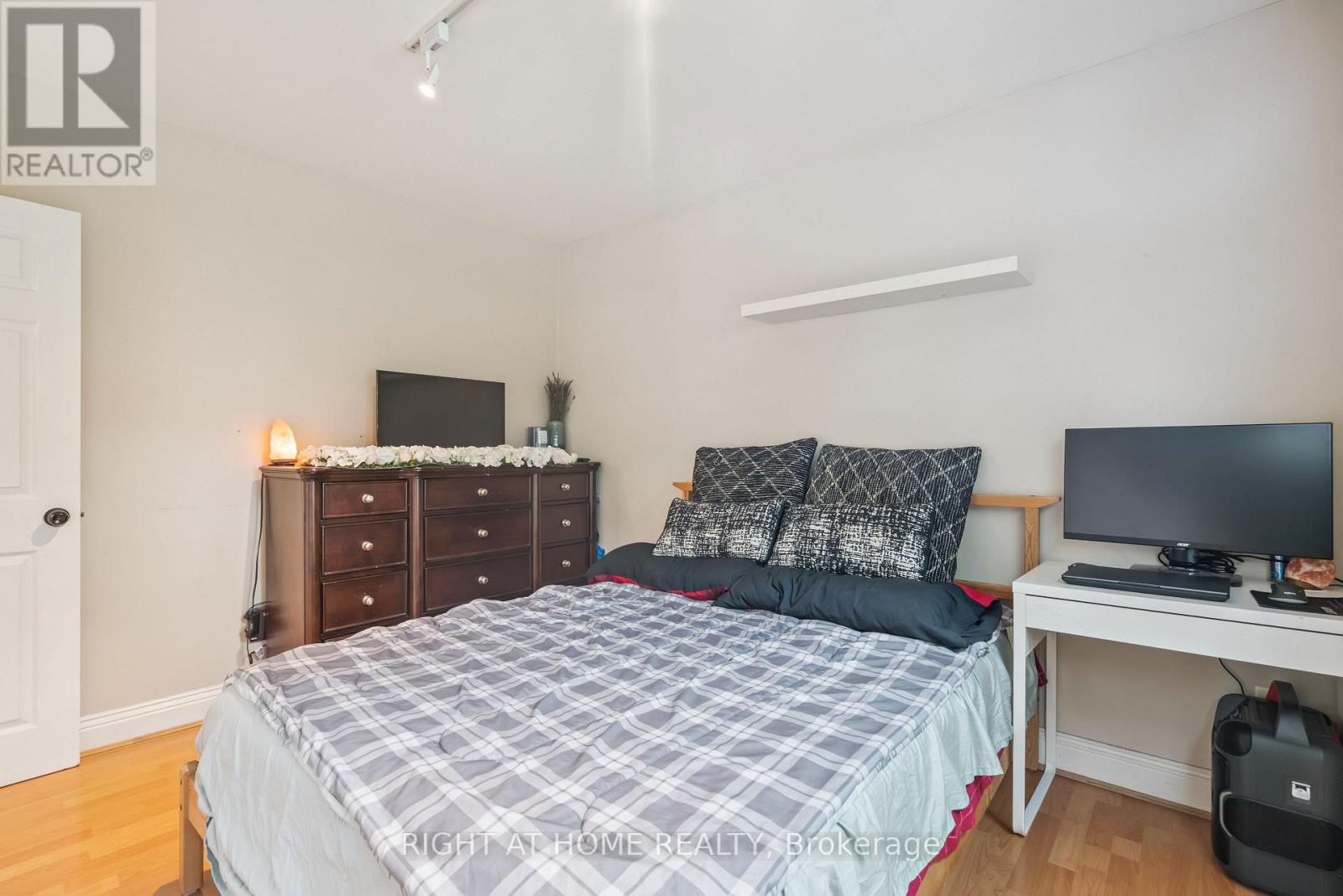 2343 MOUNTAINSIDE DRIVE - 21
