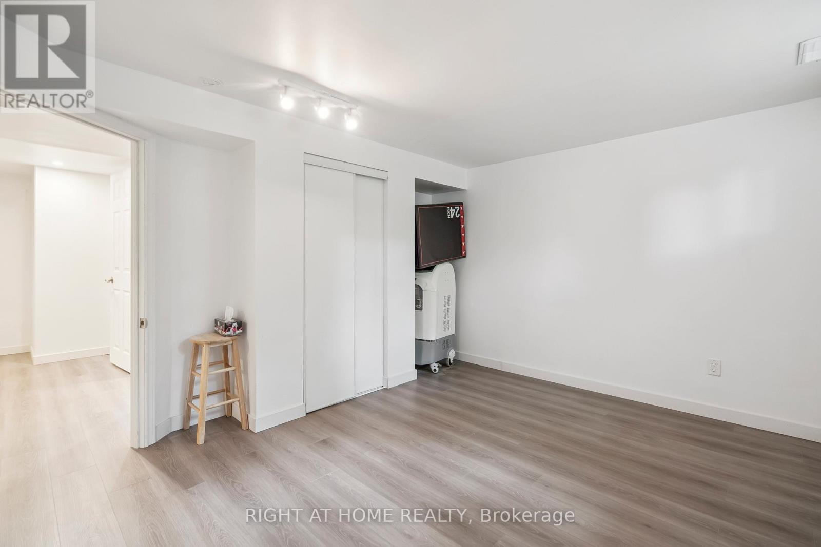 2343 MOUNTAINSIDE DRIVE - 35
