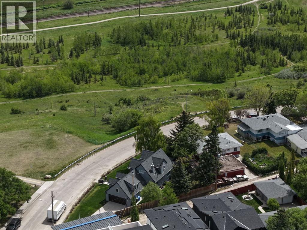 633 Regal Park NE - 24