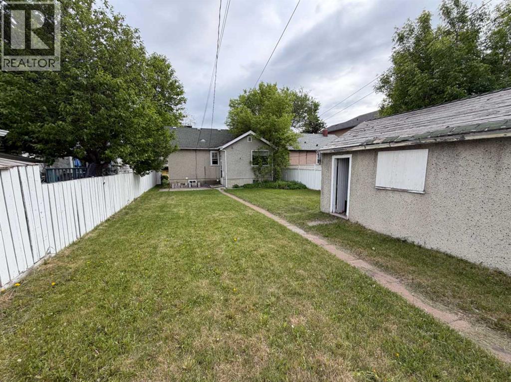 1018 17 Avenue NW - photo 5