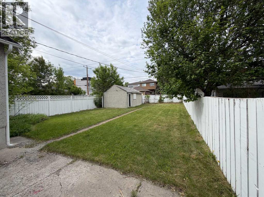 1018 17 Avenue NW - photo 4