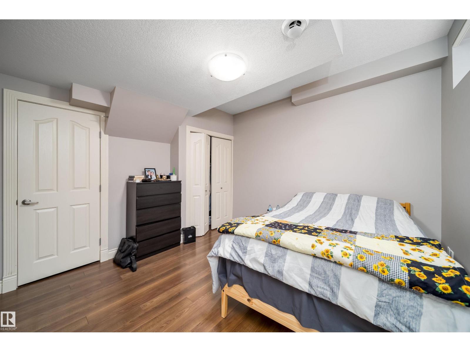 11342 79 AV NW - 38