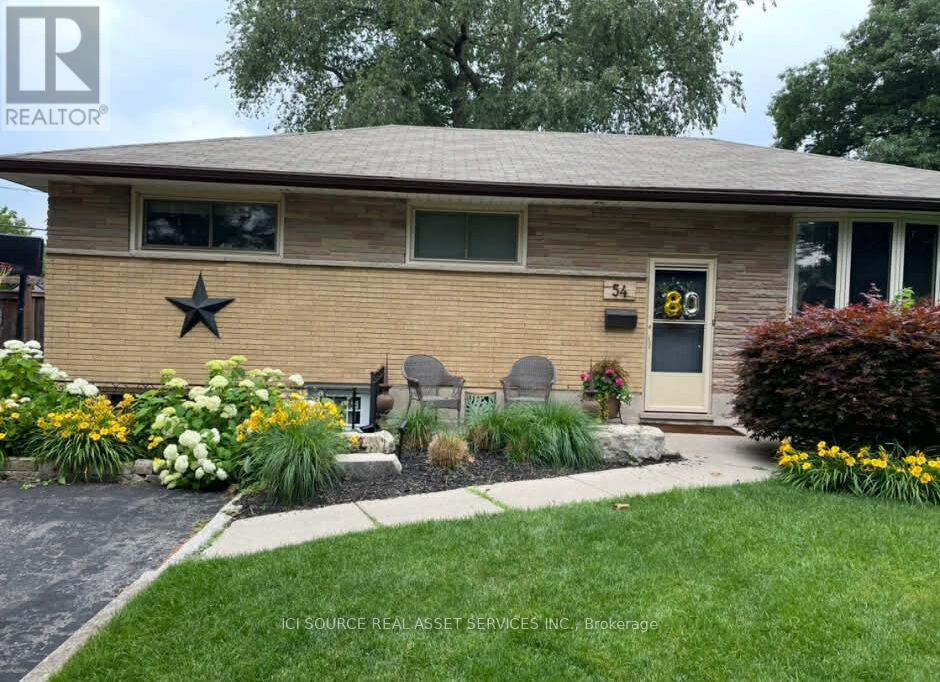 54 ROCKWYN CRESCENT