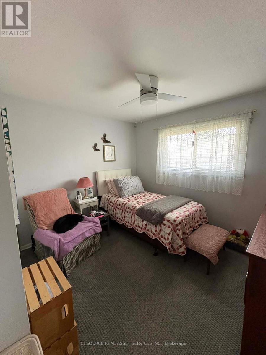 54 ROCKWYN CRESCENT - 12