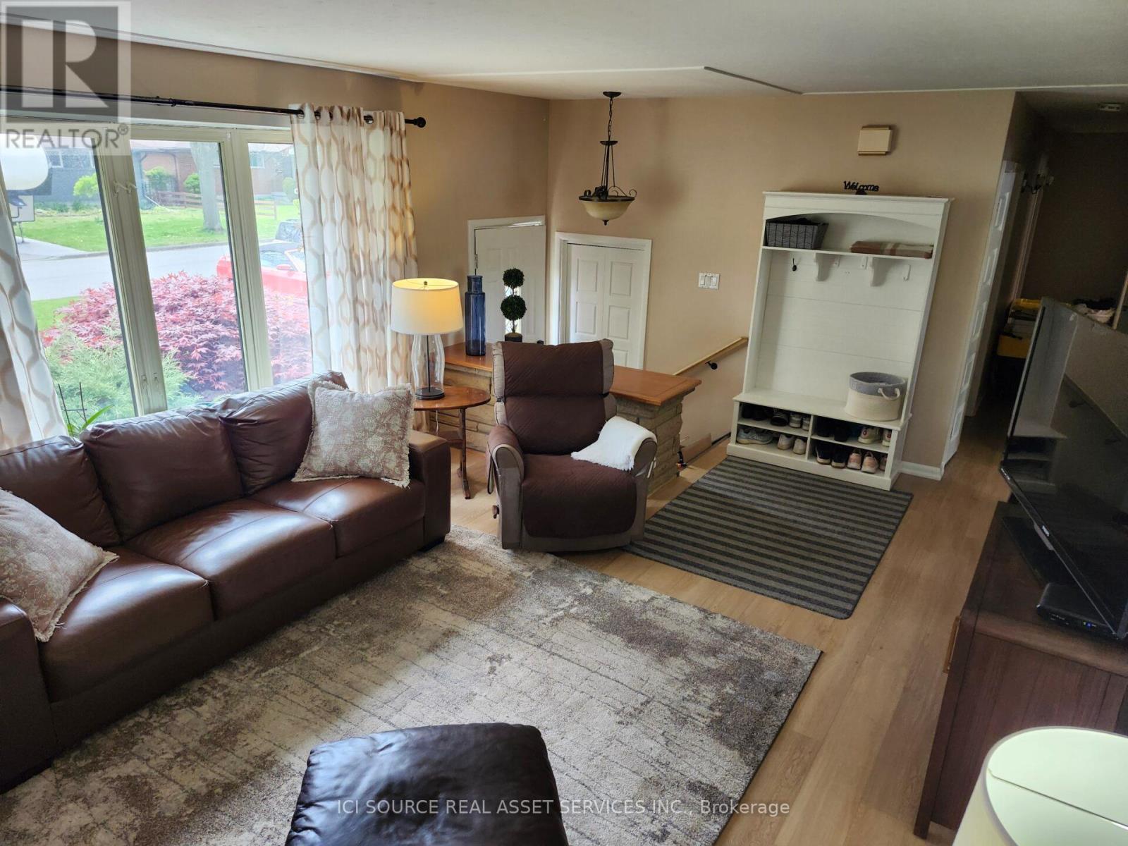 54 ROCKWYN CRESCENT - 20