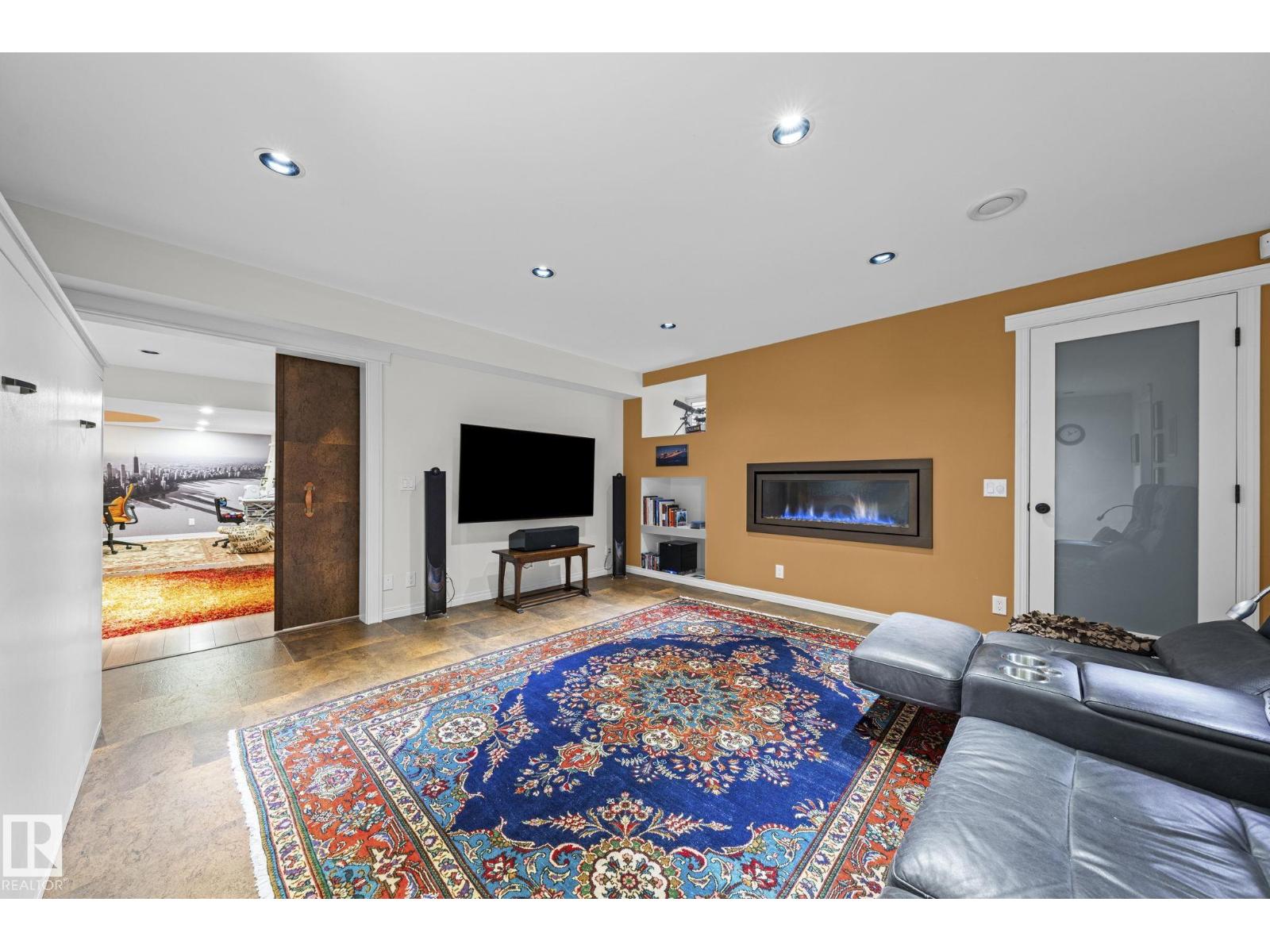 9923 89 ST NW - 45