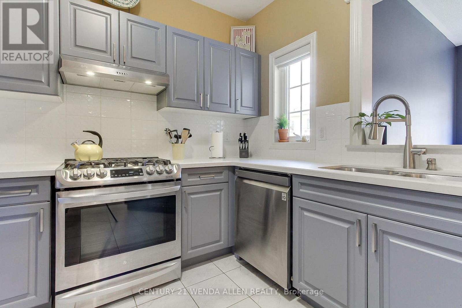 79 JEVONS DRIVE - 18