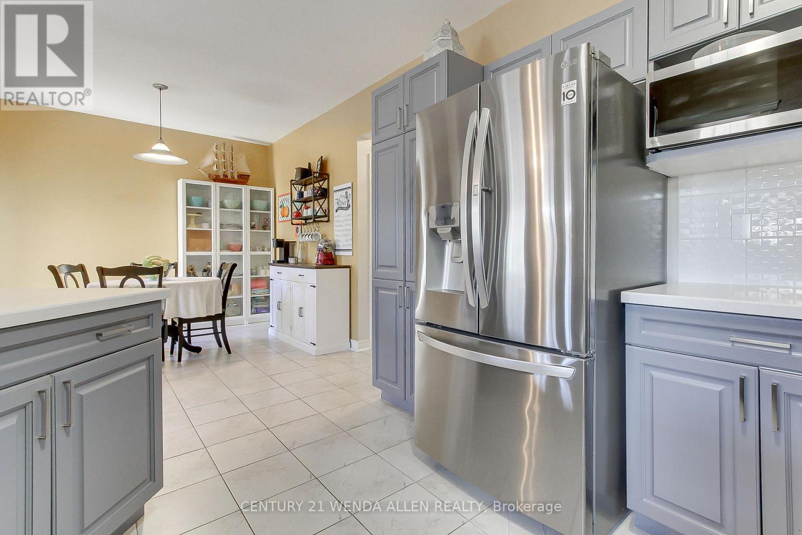 79 JEVONS DRIVE - 19