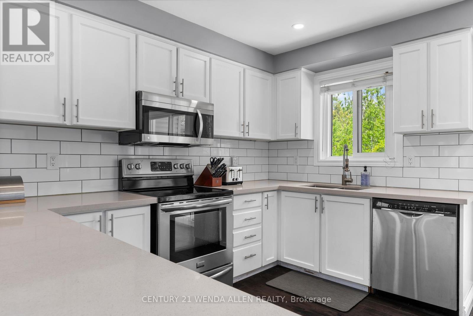 692 EWING STREET - 19