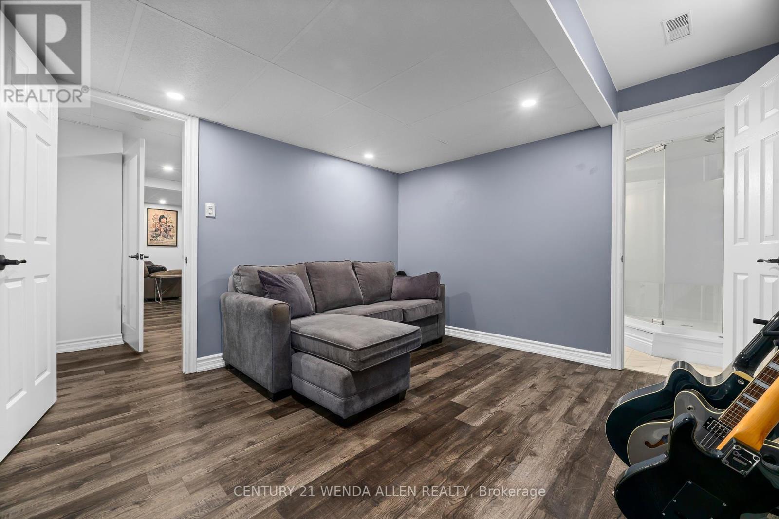 692 EWING STREET - 35