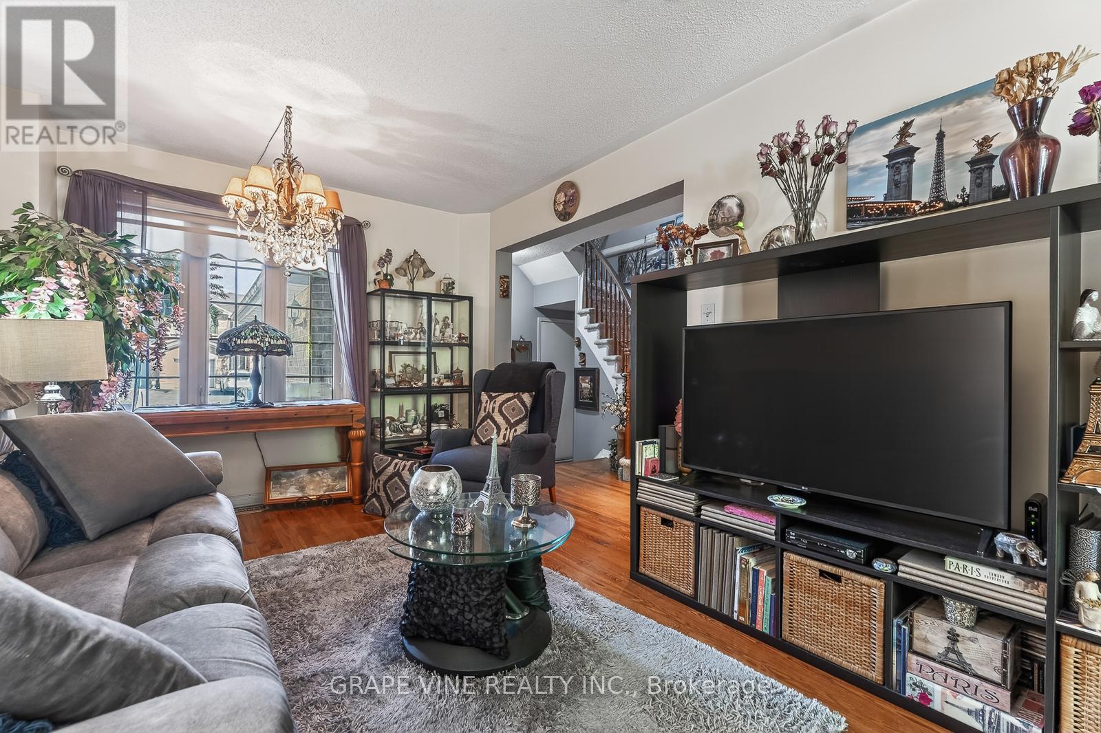 3 Bed, 3 Bath House for Sale in Ottawa – 66 DAVENTRY CRESCENT, Ottawa – MLS# X13219218 - Image 14