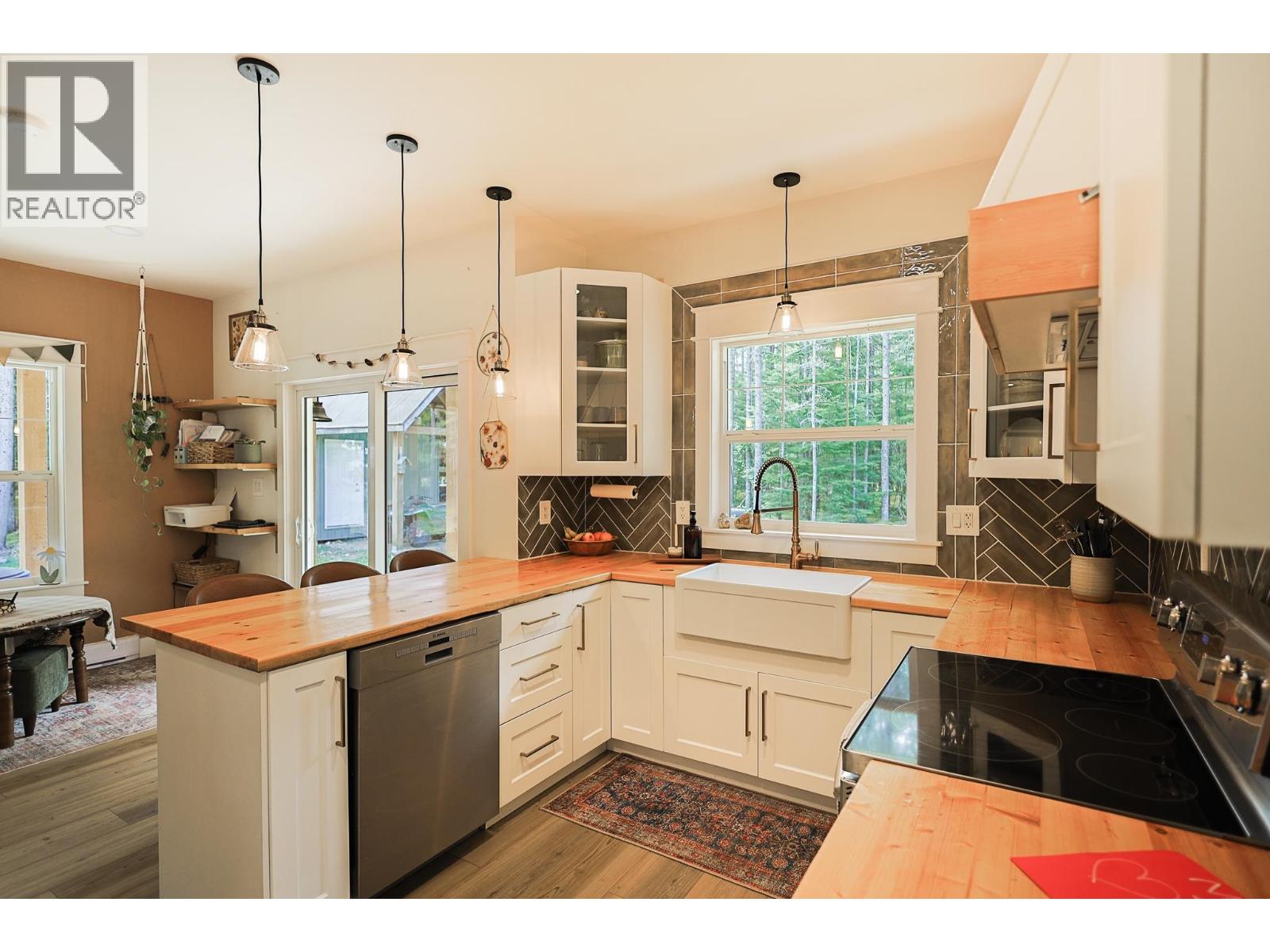 2885 CRYSTAL ROAD - 2