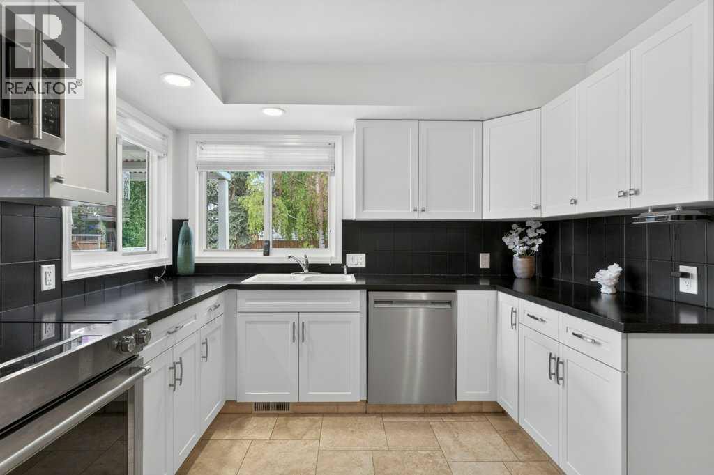 425 Woodland Crescent SE - 12