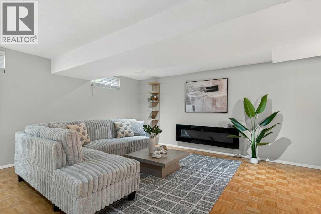425 Woodland Crescent SE - 17