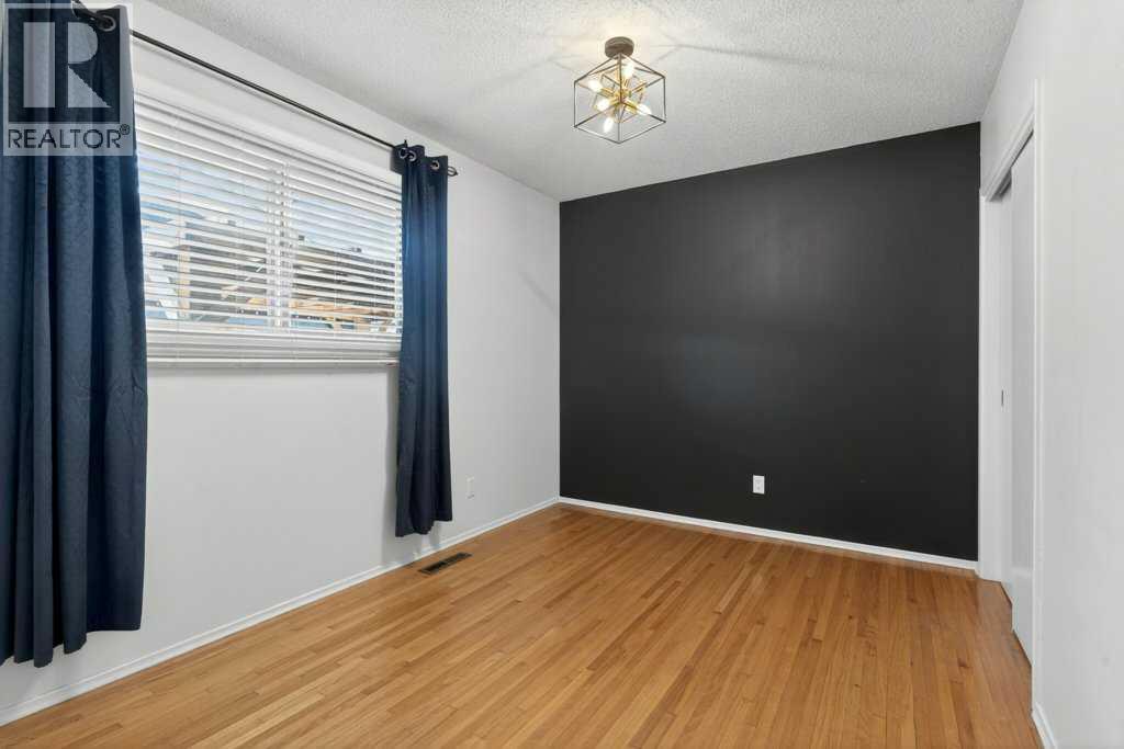425 Woodland Crescent SE - 26
