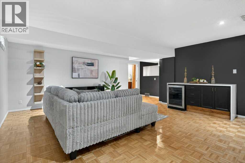 425 Woodland Crescent SE - 16