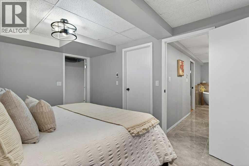 425 Woodland Crescent SE - 22