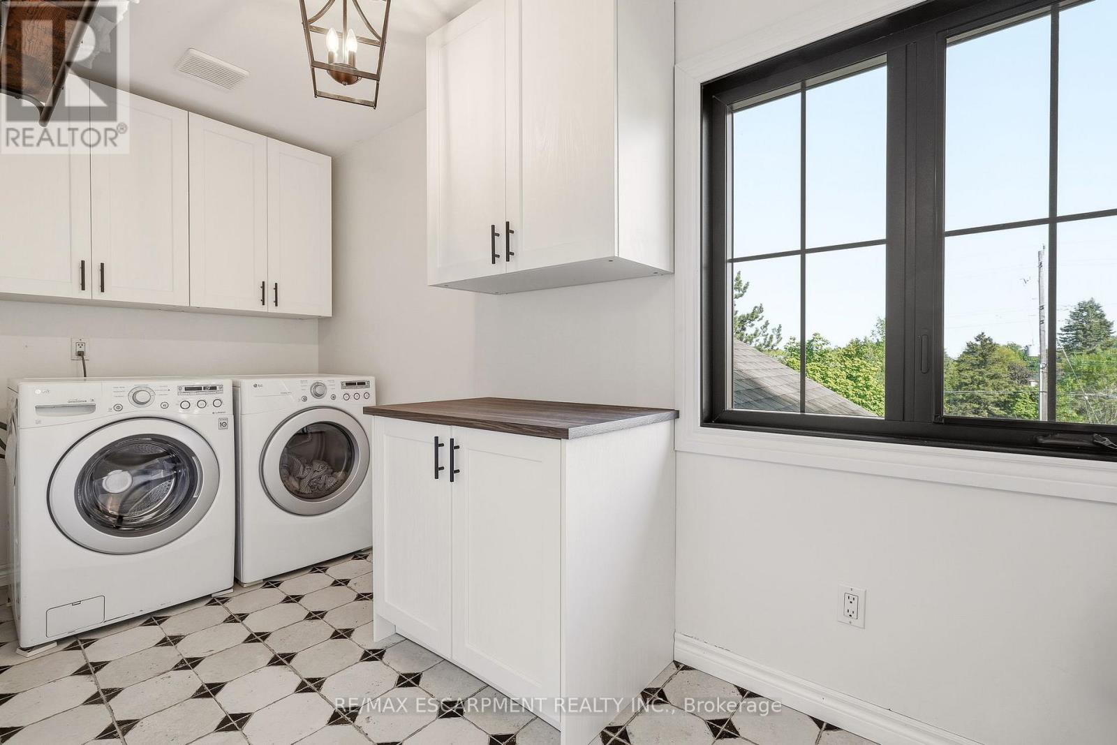 329 PLAINS ROAD W - 20