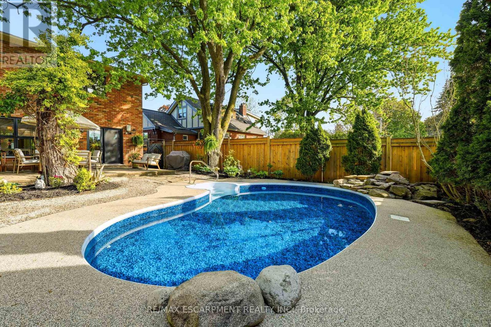 329 PLAINS ROAD W - 34