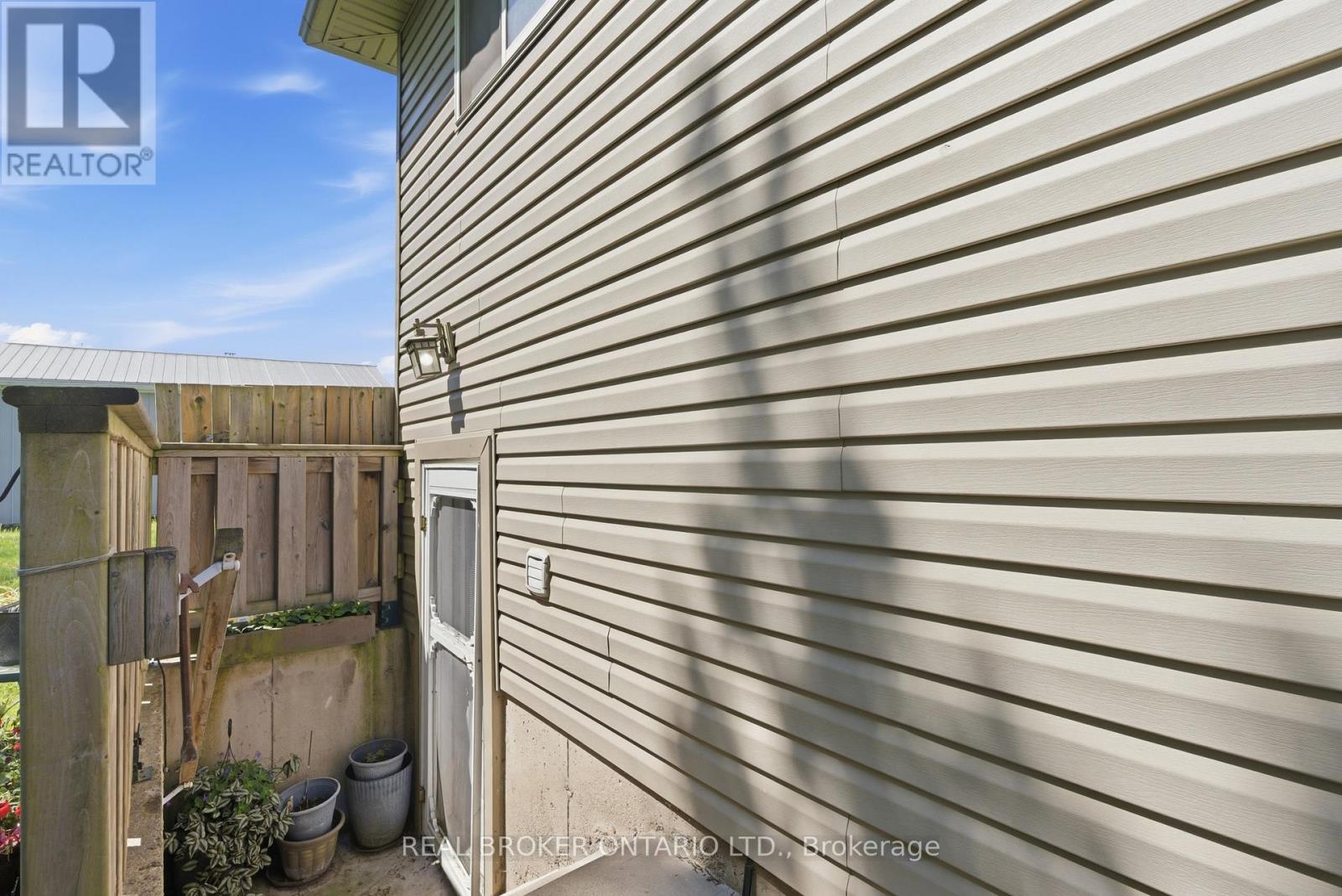 446 SCHOLFIELD AVENUE N - 12