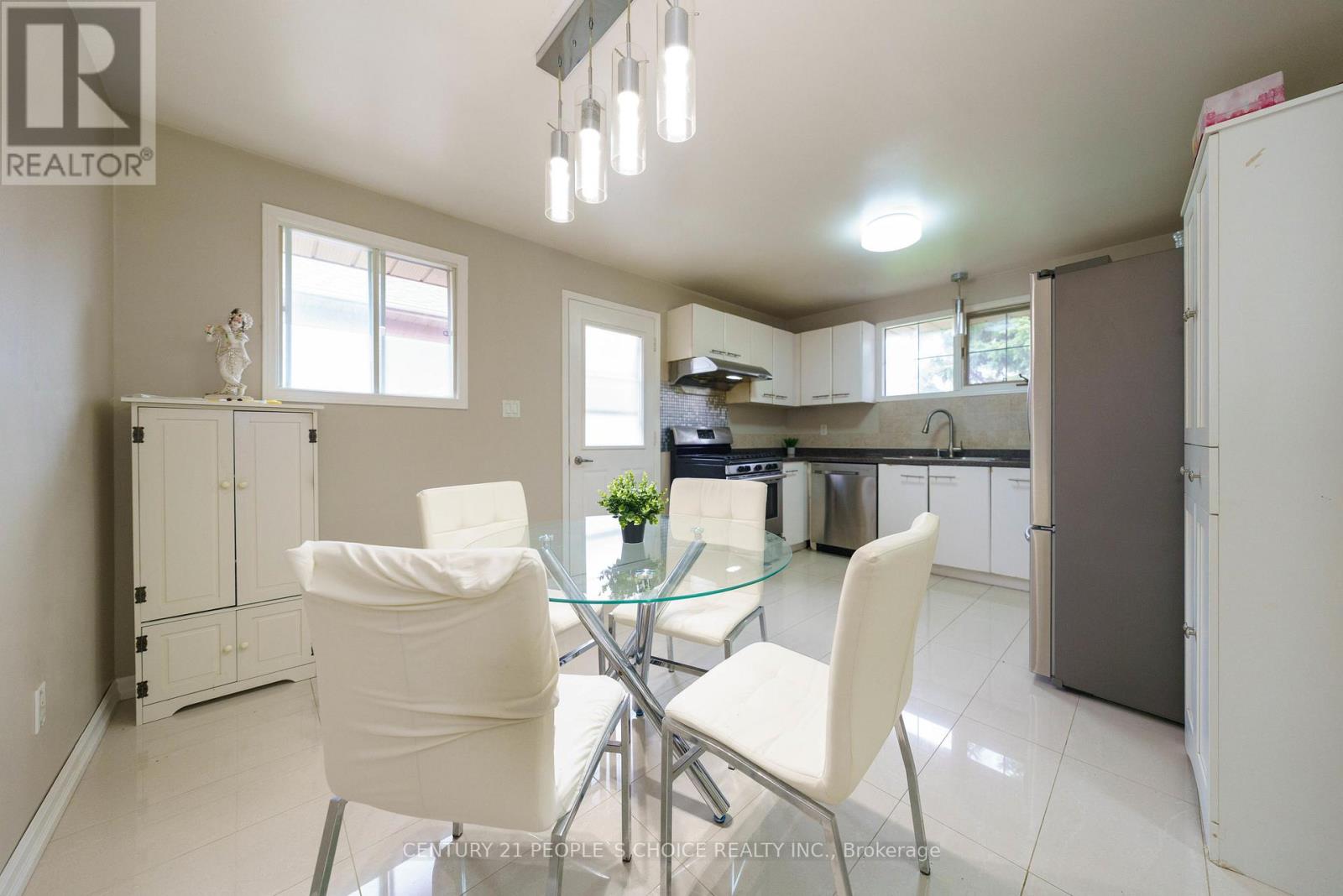 4 HISCOX COURT - 12