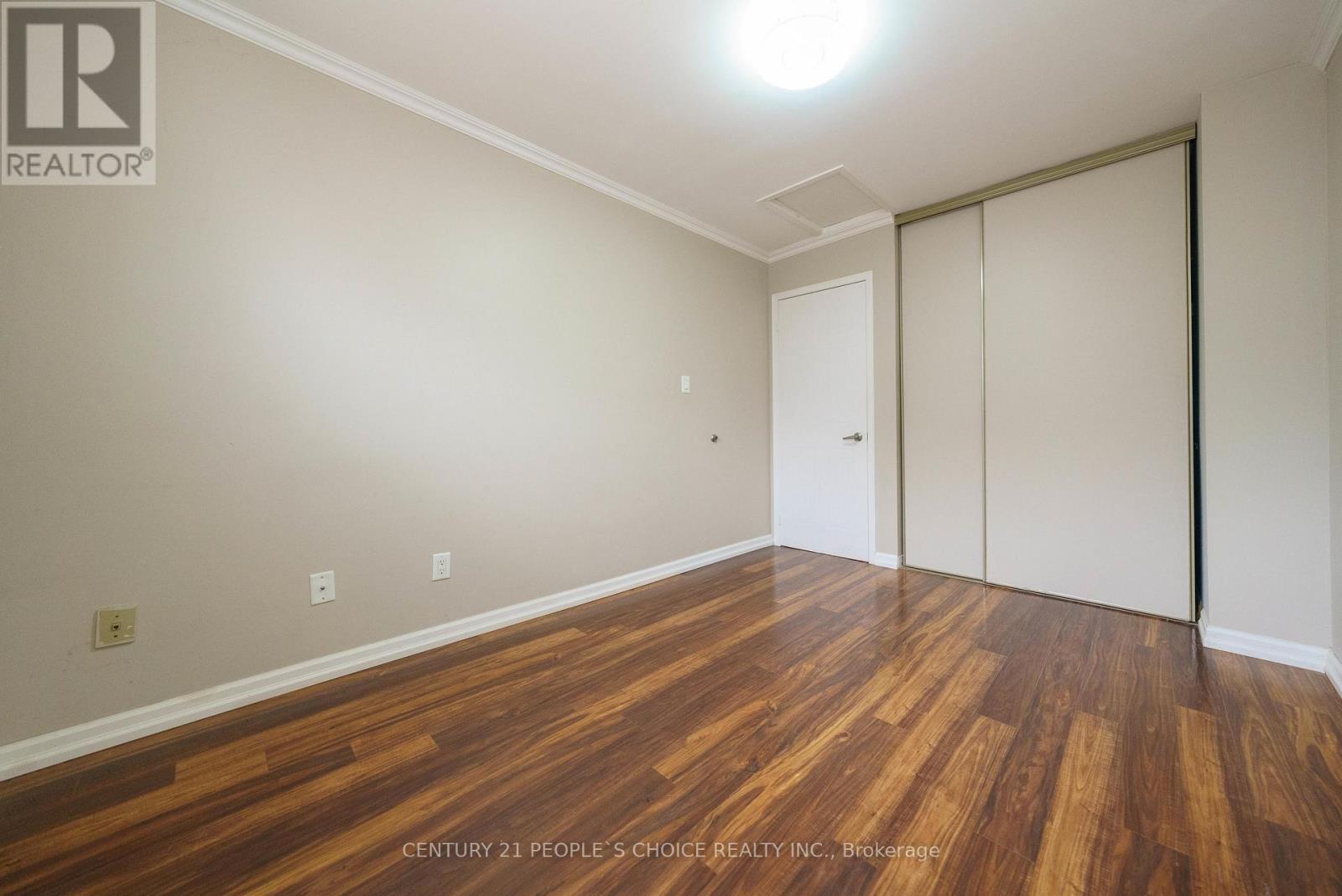 4 HISCOX COURT - 26